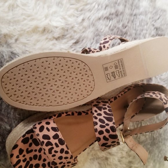 Leopard Print Espadrille Flatform Sandals - Picture 3 of 3